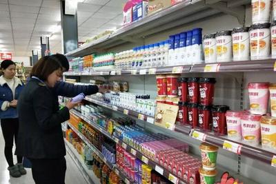 新密市食藥監(jiān)局雷霆出擊，針對央視3.15曝光問題食品開展專項排查整治行動